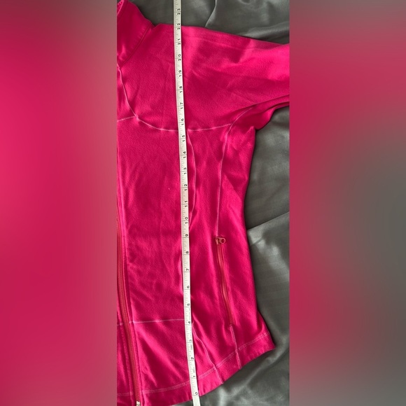 Lululemon: Women's Jacket (pit to pit approx 18 inches) - Picture 8 of 8